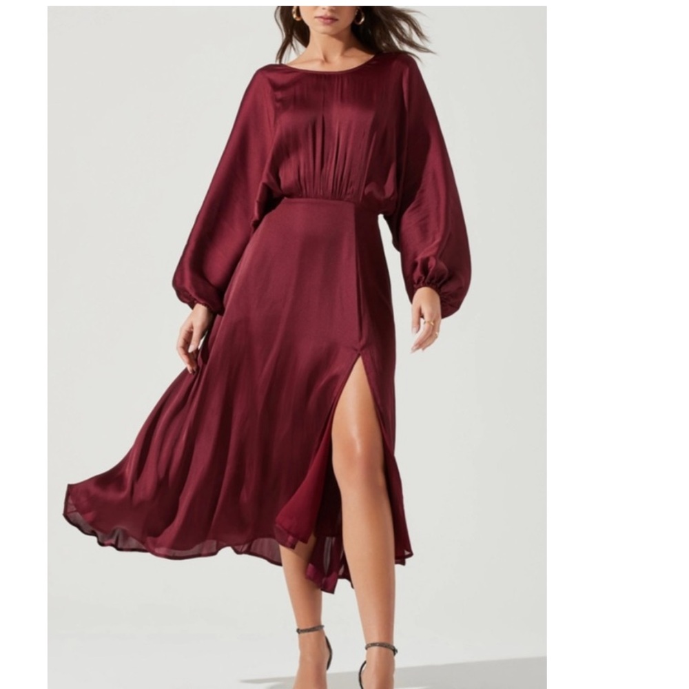 Astr the Label Midi Dress